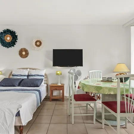 Appartement A 200 M De La *