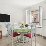 Apartment A Deux Pas De La *