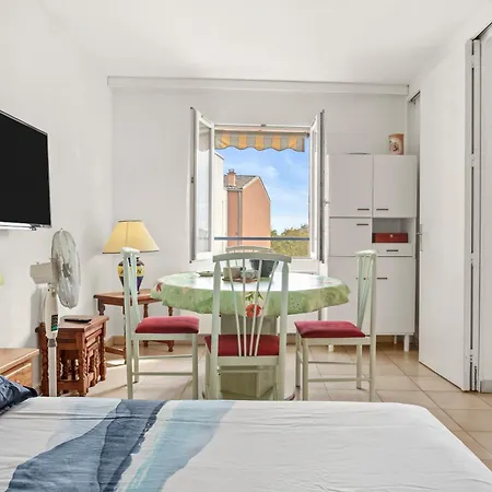Apartment A Deux Pas De La Frejus