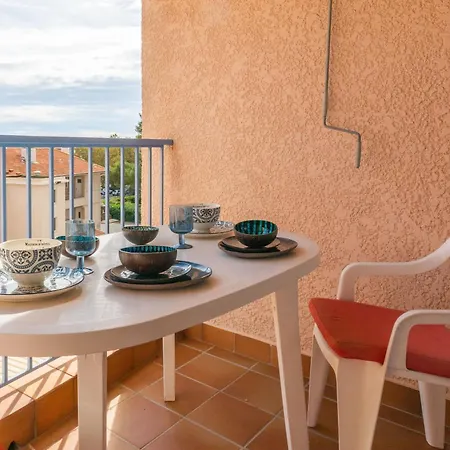 A Deux Pas De La Fréjus